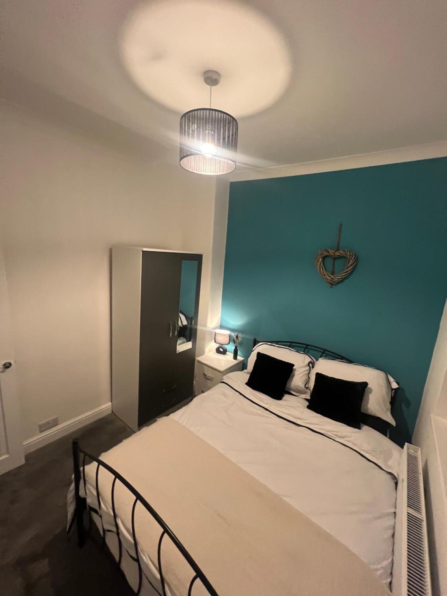 Cosy Home Perfect For Families And Contractors With Free Parking Дарлингтън Екстериор снимка