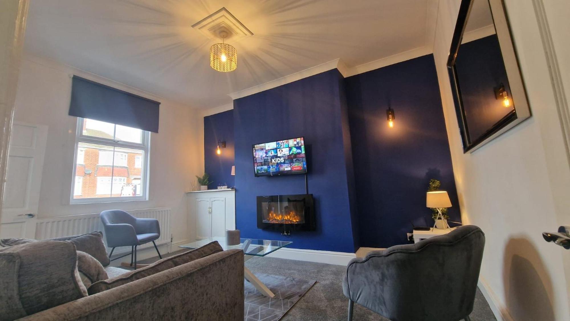 Cosy Home Perfect For Families And Contractors With Free Parking Дарлингтън Екстериор снимка