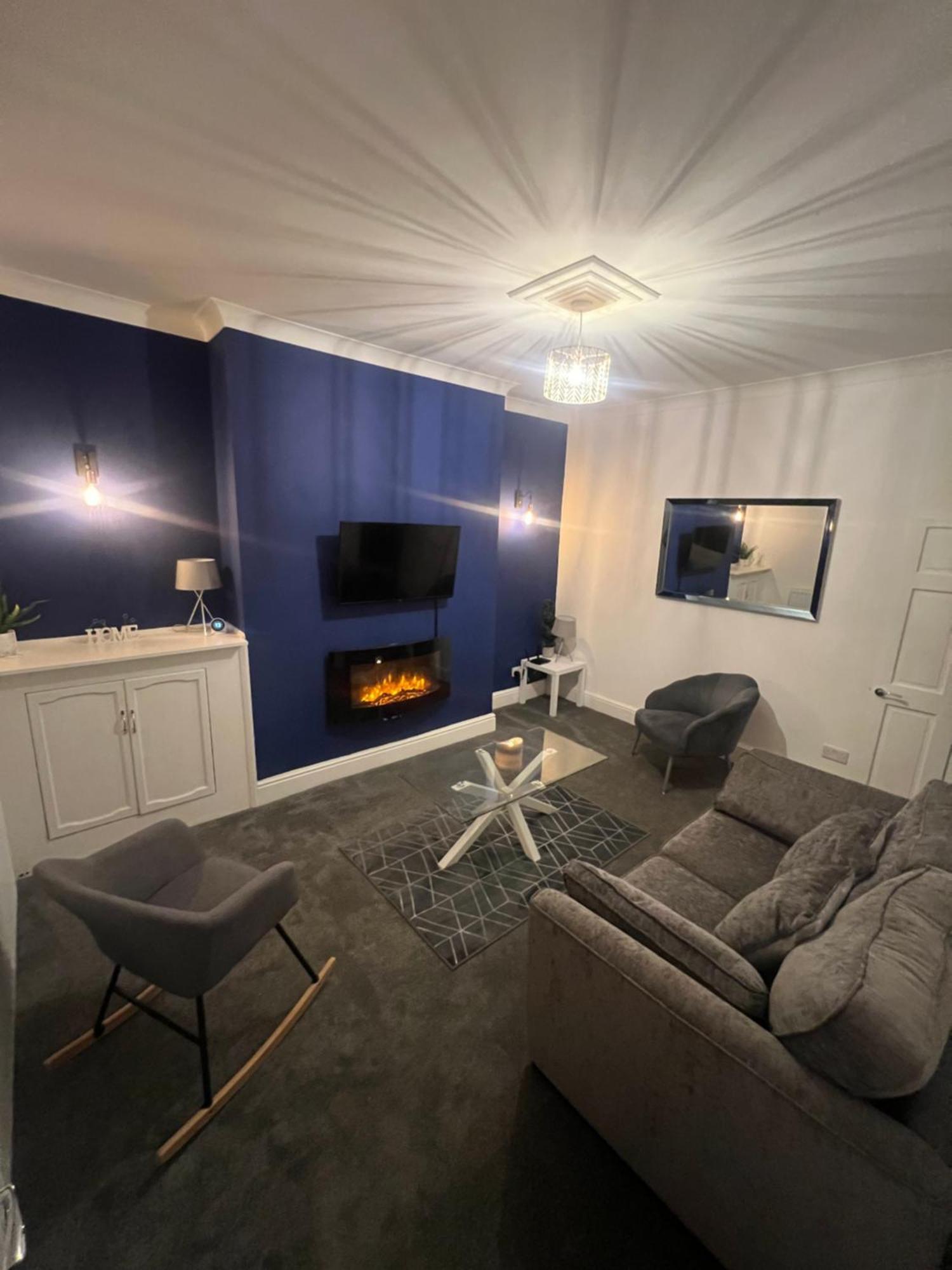 Cosy Home Perfect For Families And Contractors With Free Parking Дарлингтън Екстериор снимка